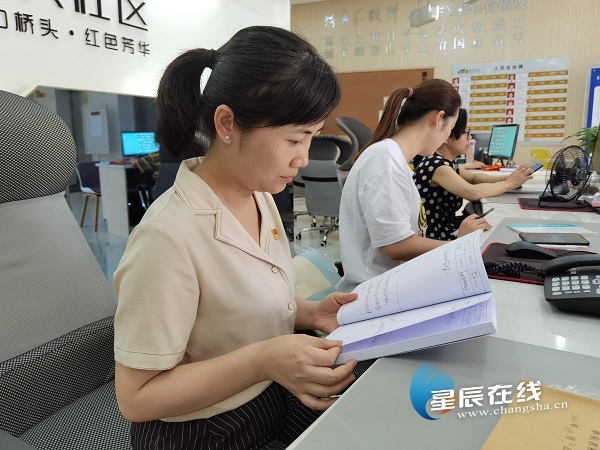 五里鋪社區(qū)居委會新任領(lǐng)導(dǎo)及其引領(lǐng)下的社區(qū)發(fā)展新篇章