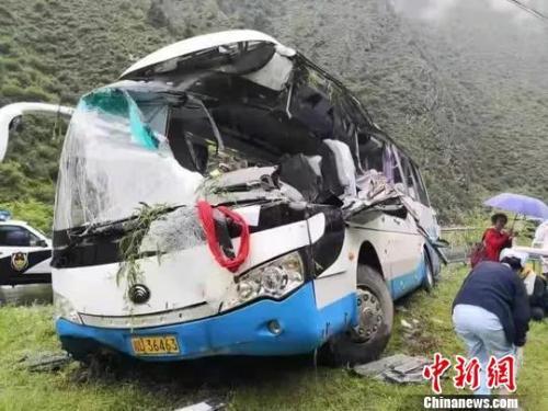 廣元車禍?zhǔn)鹿尸F(xiàn)場(chǎng)救援與后續(xù)關(guān)注，最新新聞報(bào)道