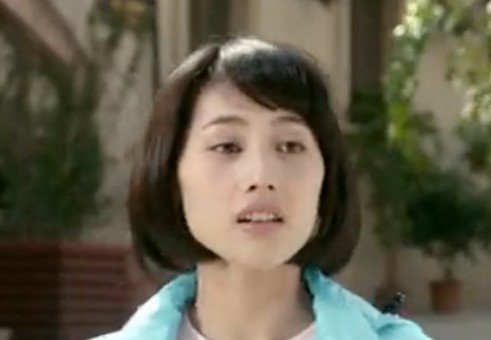 怡寶廣告女主角，清泉形象閃耀璀璨星辰下
